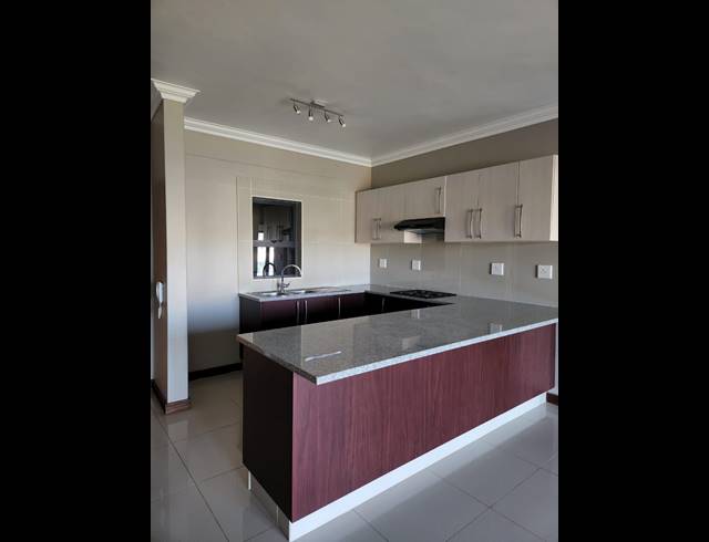 3 BEDROOM FLAT FOR SALE IN UMHLANGA RIDGE
